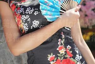 MyGirl美媛馆 – 糯美子Mini的礼物主题写真真心挺独特，毕竟无圣光也得懂得传达。