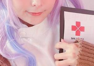 看SayoMomo在在线写真中的ZeroTwo婚纱，终于领悟了何为“这衣服是不是反人类设计”！