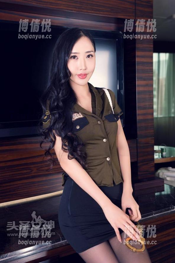 TouTiao头条女神 - 娜依灵儿的无圣光，不仅是图包，还有那让人琢磨不透的“秘密”。