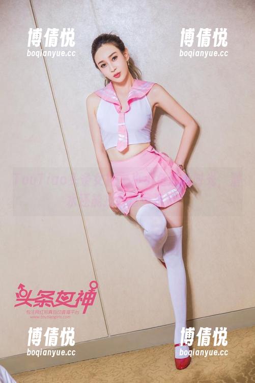 TouTiao头条女神 - 小小鱼泳池时光，潜水还能找到这些资源！