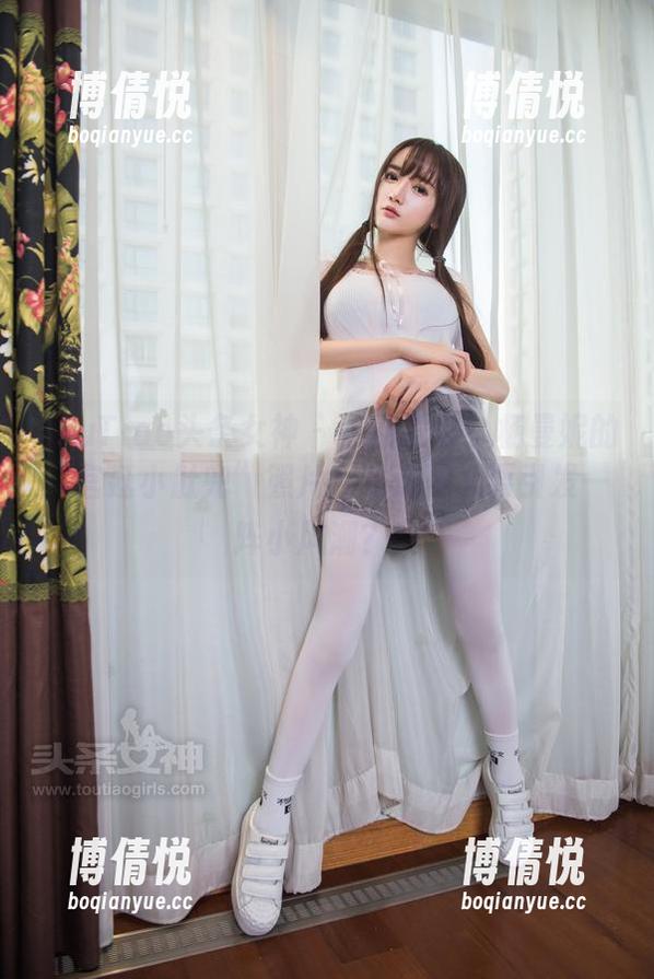 TouTiao头条女神 - 最新发布！杨曼妮的“宫廷小肚兜”照片，难道是又要引发一阵小风潮？！