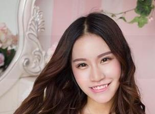 YouWu尤物馆 – FoxYini孟狐狸的居家私拍，图包里藏了一点情趣，打个擦边球吧