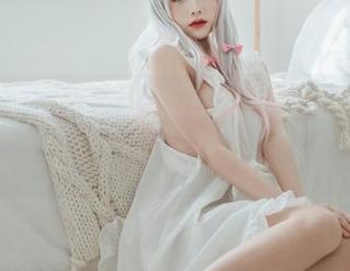 Yuna(윤아)的大作“SAINTPhotolife”里，昼与夜，果然让人想多看几眼。