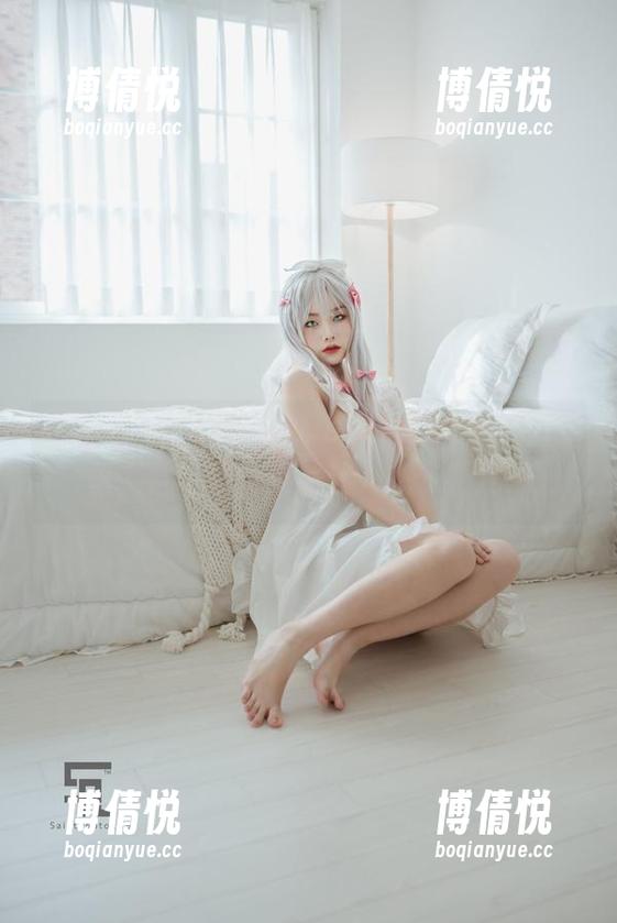 Yuna(윤아)的大作“SAINTPhotolife”里，昼与夜，果然让人想多看几眼。
