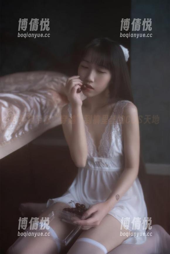不呆猫带你“穿越”到裤里丝的COS天地！
