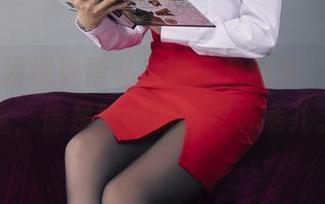 丽柜 – 发现柒柒私房的玉足图集，步伐轻盈，像是时间的调皮玩意儿。