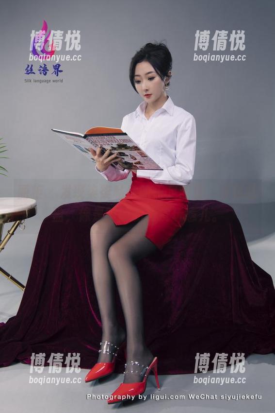 丽柜 - 发现柒柒私房的玉足图集，步伐轻盈，像是时间的调皮玩意儿。