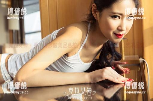克拉女神 - 看，瑞莎的美足私拍！随便一张图片，都是艺术品啊！