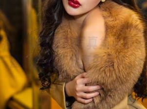 头条女神 – 张梓然的写真集启示录：青花瓷的拼盘，分享中品味。
