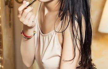 头条女神 – 火儿的图册里，爱的盛放如同夏天的烟火，烂漫得你目瞪口呆。