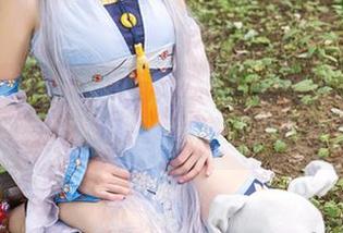 头条女神 – 贵妃醉酒？不！其实莫晓希是在和这组图片里的光影调情