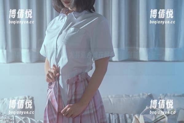 奶桃桃的连衣裙写真，尤其适合放在网盘里，随时随地来一波甜蜜。
