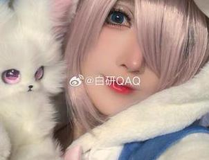 无聊的课堂中，妖君白研校园图包成为你的良师益友，完全免费！