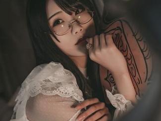 嫣嫣子的黑丝OL套装：在线的诱惑，让人职场转身。