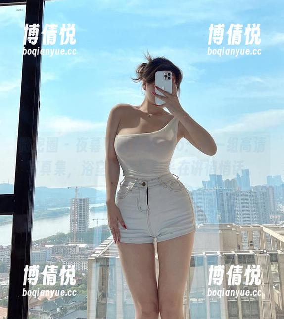 微密圈 - 夜幕下的安妮yoo：这一组高清写真集，浴室的光影似乎在讲悄悄话。