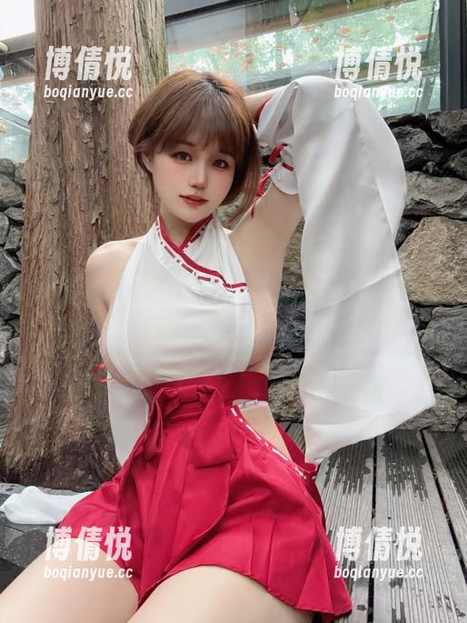 小仓千代w晃悠悠的巫女，福利不给力？原图来帮你分析！