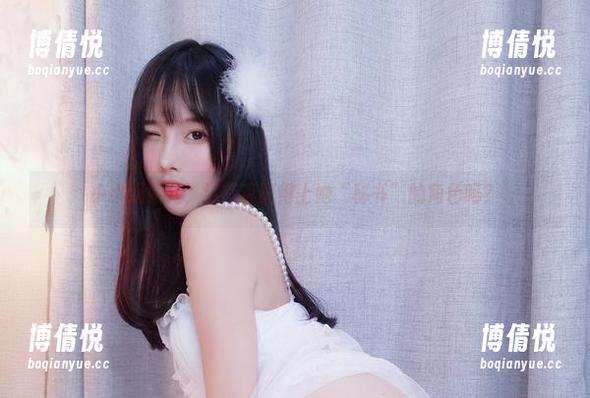 小小奶瓶儿，这写真配得上她“秘书”的角色吗？