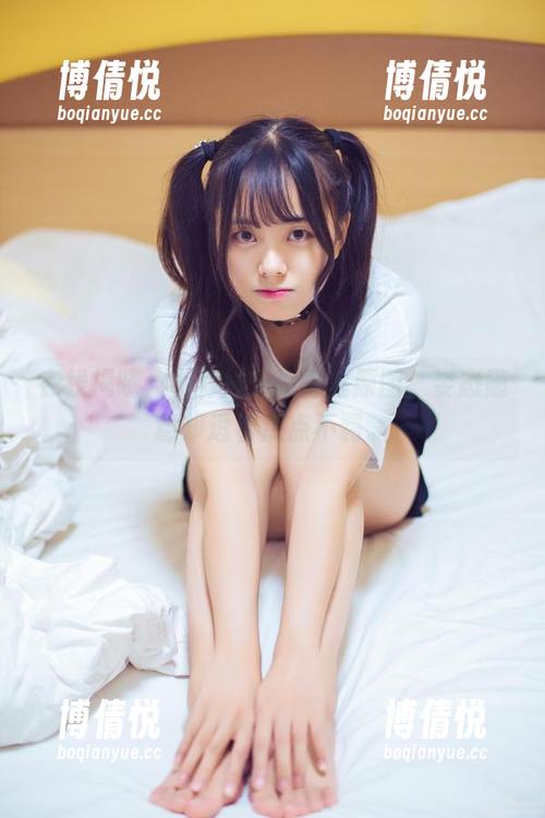 在线揭晓：小野妹子w蕾丝原图，姿态随意却透着点点不羁。