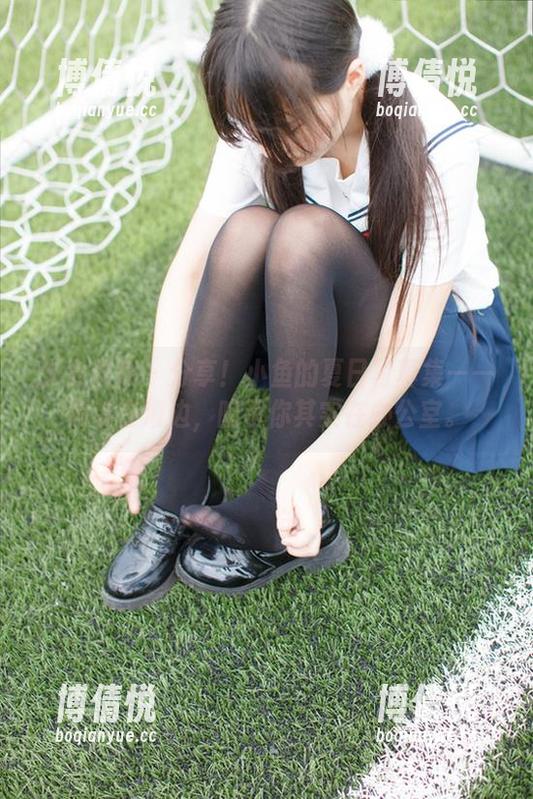 少女秩序-小鱼 少女秩序 - 分享!小鱼的夏日写真集——假装在海边,暗示你其实在办公室。