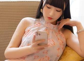 尤蜜荟 – 美图中的Cris_卓娅祺，白色一角，你会不会也想在这背景下打个滚？
