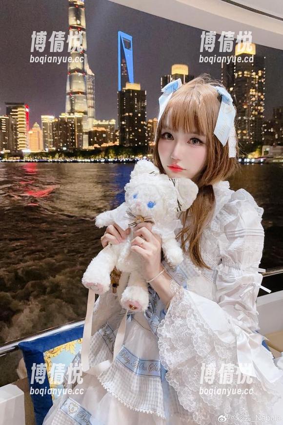 运动中的彩芸_Nebula，私拍合集里完全没有说教的“教师范”。