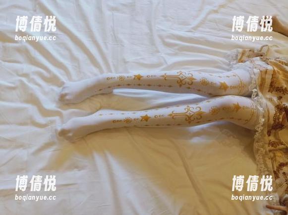 Dva泳衣作品合集，关注“想要个公主抱”，每一张都想扯出一点不一样的解读。