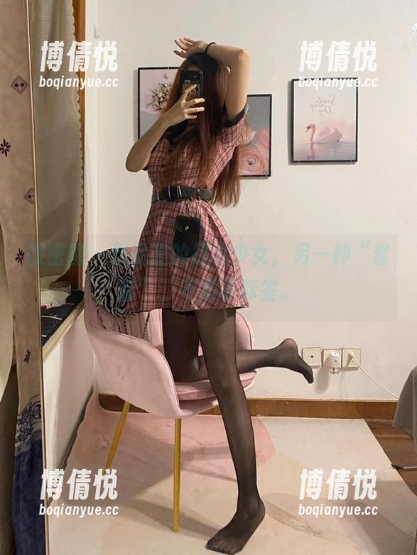 微密圈 - 作品里的提袜少女，另一种“套装”，不需要标签。