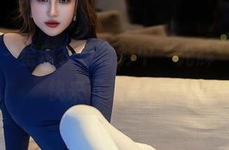 星颜社 – 星冉在白衬衫中“光辉”闪耀，快来下载原图。