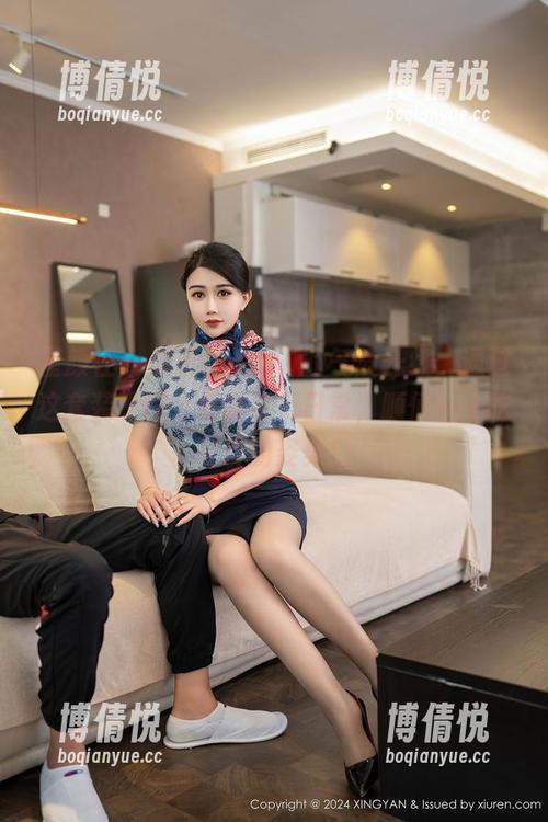 星颜社 - 晨晨Cherry的气质升级，通过这套装原图，更新快乐日常，顺便补上吃零食的姿势！