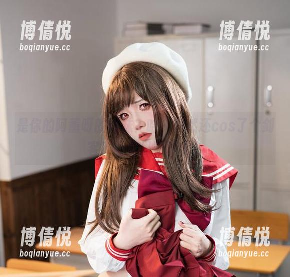 是你的阿薰呀的妹妹？哈，竟然还cos了个剑客？图包里藏了啥？