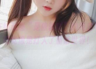 我在在线追逐“是依酱吖”的纯白写真，感觉像是打入了童话世界！