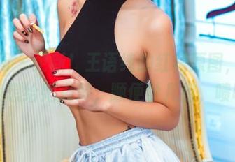 果团网 – 更新！王语纯的红裙原图，美得让我想给她点赞，顺便学几招，啧啧。