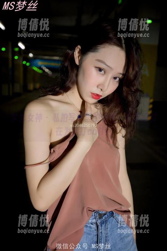 梦丝女神-兮兮 梦丝女神 - 私拍写真里的兮兮,全庄园都在为她打call!