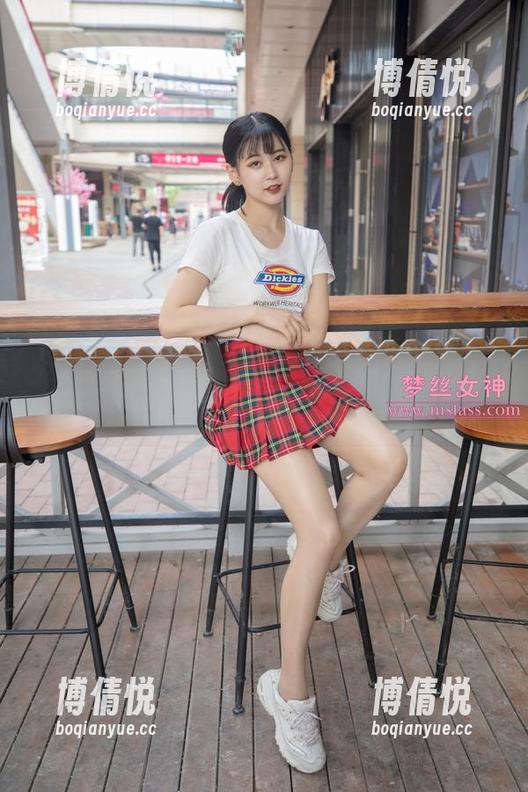 梦丝女神 - 黑袜风情万种，图库里的魏婷婷随你下载！