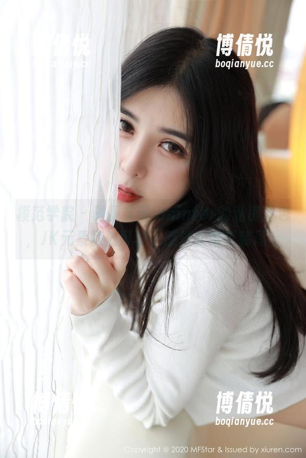 模范学院 - 碰见文芮jeninfer的私房图包，JK元素随处可见，感觉在逛时装周。