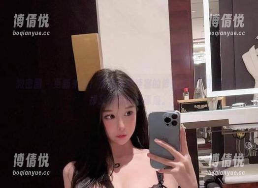 微密圈 - 更新来啦！沈汝凡超哇塞的修女原图，略带古怪却又值得细细琢磨。