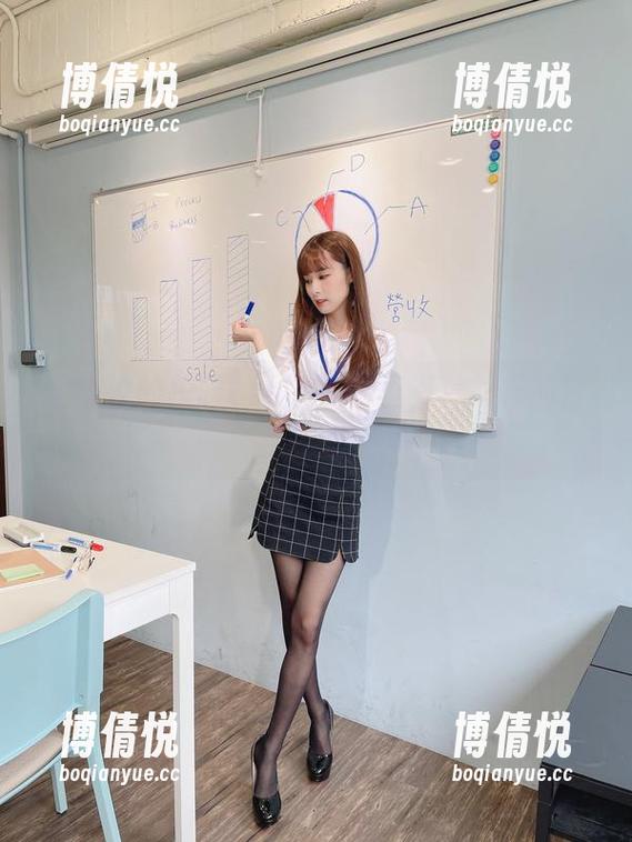 泥泥汝的校服cos，照片里有种别样的青春气息？