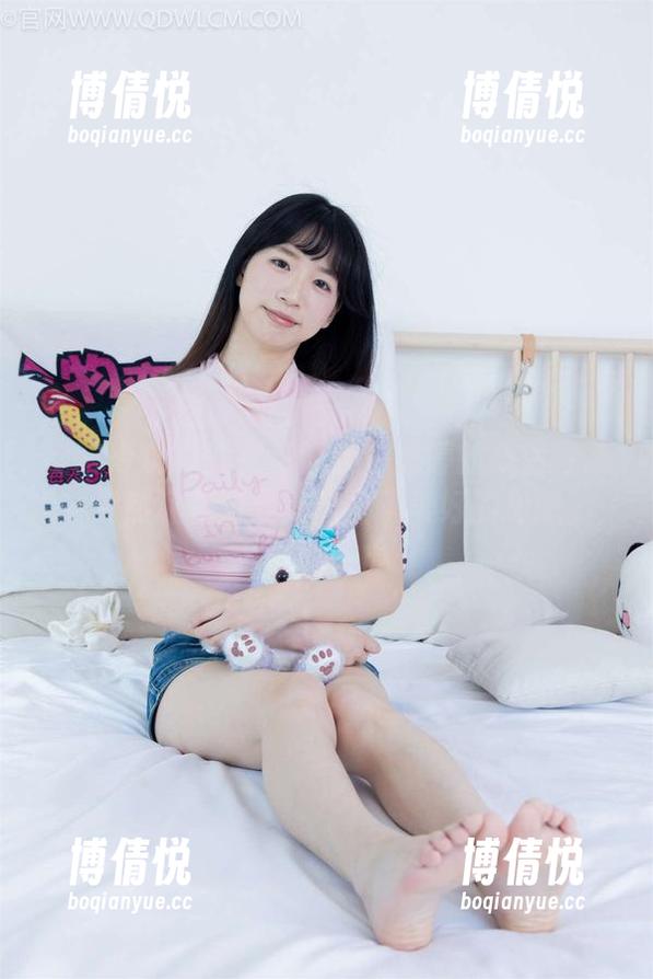 物恋传媒 - 美女与泳衣：婷婷的美图合集，竟然让我对夏天产生了美好的幻想。