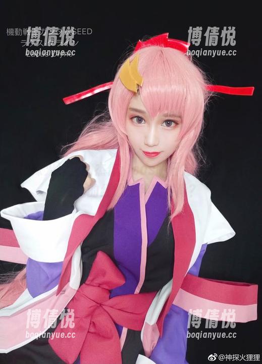 神探火狸狸的杰作：cos明日方舟陈，照片里的红霞是种新时尚？