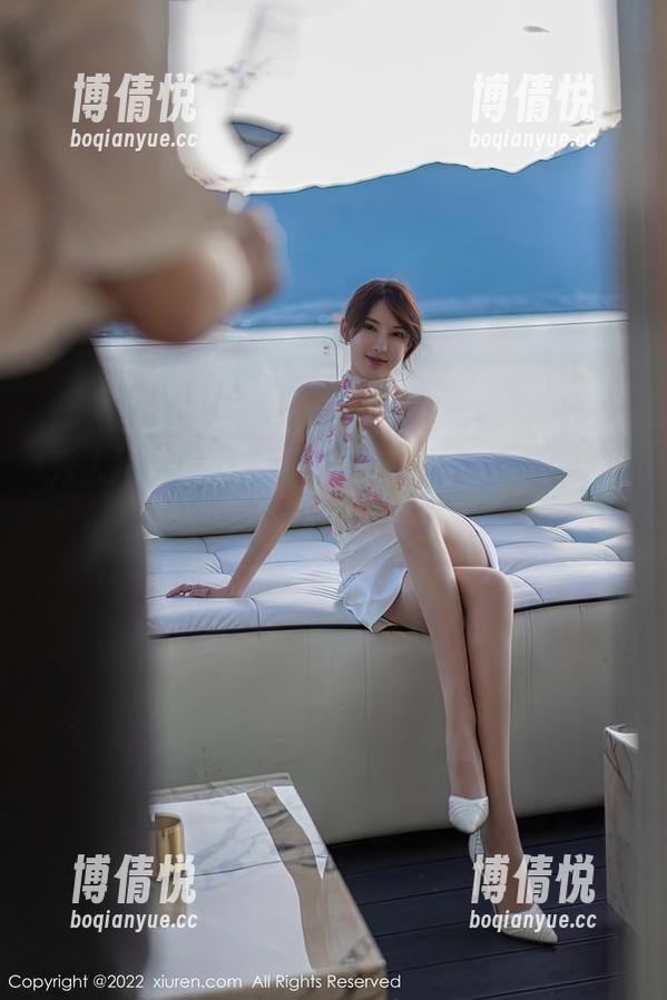 秀人网 - 难得一见的刘奕宁Lynn浴缸高清原图，她倒是玩得很开哦。