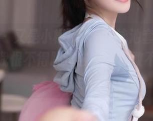 秀人网 – 又是小樱koko的泳池套图，这次看得我恨不得跳进去共舞，敢不敢让我试试？