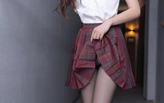 秀人网 – 小逗逗奇遇记，泳衣图册带你乱入沙滩。