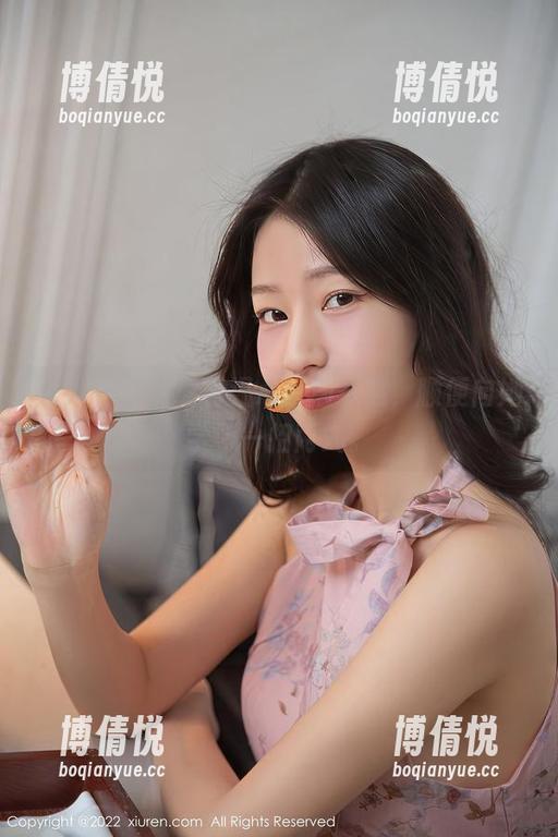秀人网 - 下载看温心怡居家照，顺便向她学习一招两式。