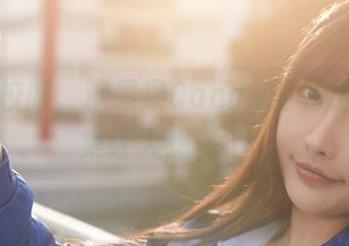 飞扬的校服，糖果果Candy的私房户外图集让人想多了…