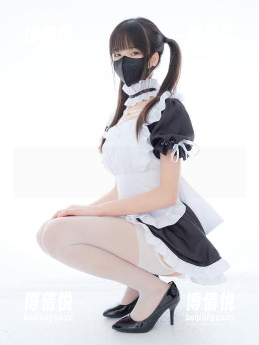 紧急企划 - 高清捕捉“一只喵喵梓”短裙的优雅旋转，你可别眨眼哦！