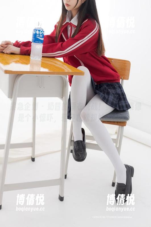 紧急企划 - 奶昔的睡衣挑战！美图图集像是个小惊吓，轻轻松松却妙趣横生。