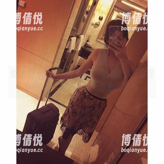 紫色哒豚豚 微密圈 - “紫色哒豚豚”与她的体操服偶然撞上,高清图片中谁主沉浮?