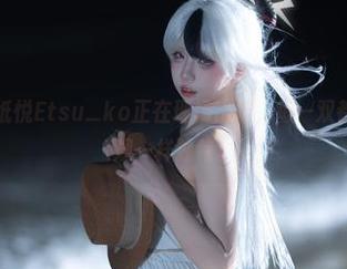 美脚定制？纸悦Etsu_ko正在现场出炉，每一双都跟你的人生观一样独特。