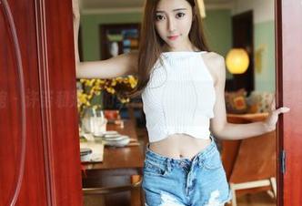 美媛馆 – 许诺和泳池的组合，一张美图换一个独特壁纸？