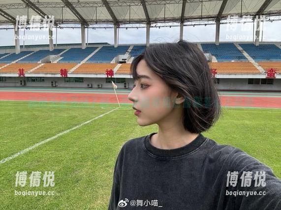 别被无圣光迷了眼，舞小喵姐姐偷偷藏着点小秘密